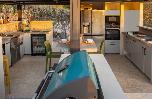 St. Marie Villa | Stunning 180° Ocean View, Spacious 10m/32ft Pool, Outdoor Kitchen + Swim Up Bar!