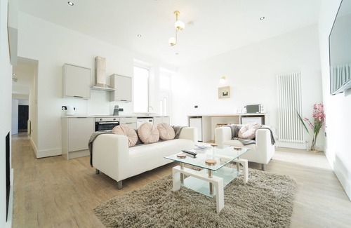 Weston-super-Mare Apartment | Stunning 2 Bedroom Seafront Flat