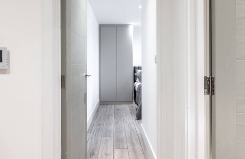 Camberley Apartment | Stunning 2-Bed Apartment in Camberley