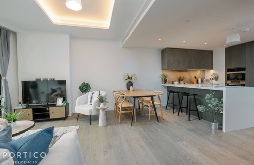 Vauxhall Apartment | Stunning 2-bed apartment in Thames City, situated in Nine Elms neighbourhood.