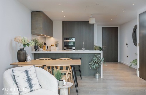 Vauxhall Apartment | Stunning 2-bed apartment in Thames City, situated in Nine Elms neighbourhood.