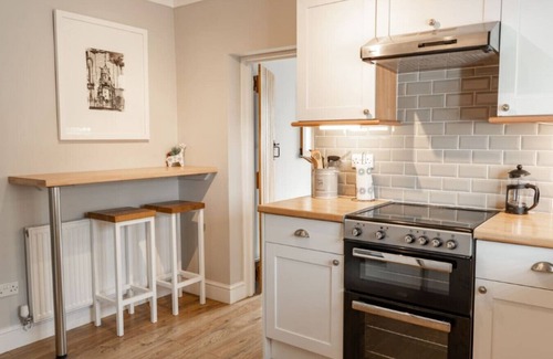 Chester House | Stunning 2 bed cottage | Garden | Village location