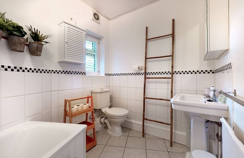 Kew Apartment | Stunning 2 bed flat in Richmond