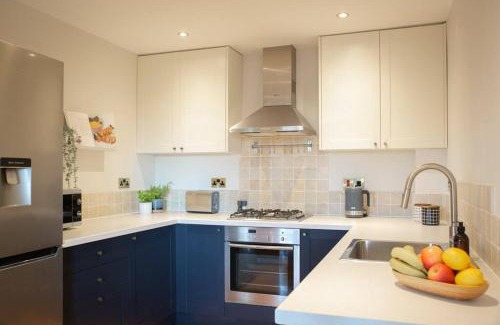 Crieff Apartment | Stunning 2 bed flat with parking, and garden with mountain views