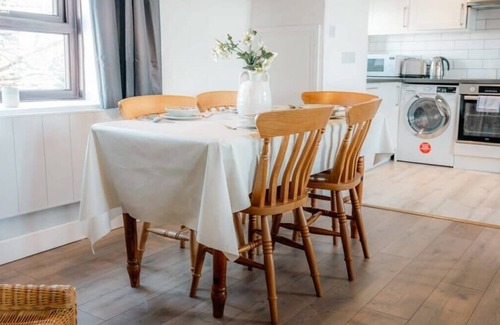 Widemouth Bay House | Stunning 2 Bedroom Coastal Cottage nr Bude