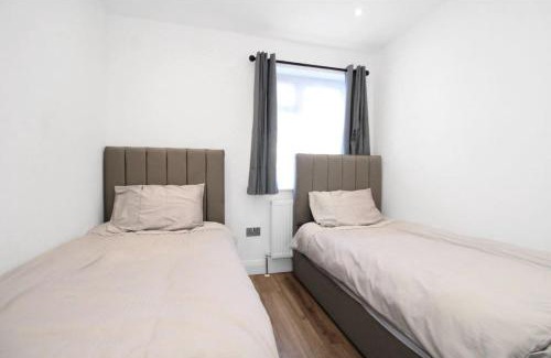 Luton Apartment | Stunning 2 bedroom in Luton !