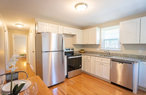 Top of the Hill House | Stunning 2BR/1BA home in Newport with Parking