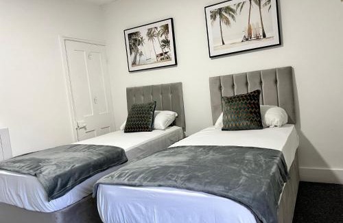 Reading House | Stunning 3 BED 2BATH house w/parking
