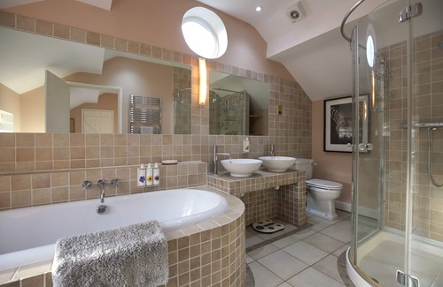 Denbigh House | Stunning 3-Bed House in a private hidden valley