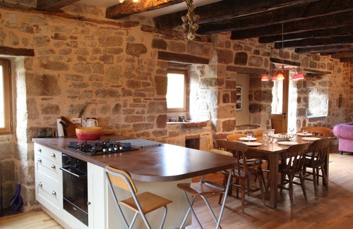 Meyssac House | Stunning 3 bedroom farmhouse with private heated pool