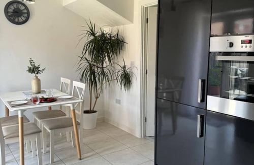 Wantage House | 🏡 Stunning 3-Bedroom House in Wantage Grove – Near F1 Williams & Oxford