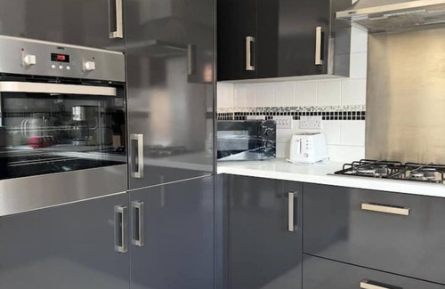 Wantage House | 🏡 Stunning 3-Bedroom House in Wantage Grove – Near F1 Williams & Oxford