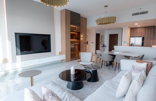 Dubai Media City Apartment | Stunning 3-Bedroom Suite with Sea View at Avani + Palm Dubai Hotel & Suites