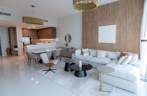 Dubai Media City Apartment | Stunning 3-Bedroom Suite with Sea View at Avani + Palm Dubai Hotel & Suites