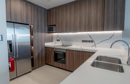 Dubai Media City Apartment | Stunning 3-Bedroom Suite with Sea View at Avani + Palm Dubai Hotel & Suites