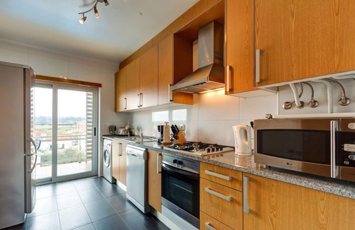 Sao Martinho do Porto Apartment | Stunning 3 BR Sea-View Penthouse (Free Concierge, Games Room, Beach 4 mins)