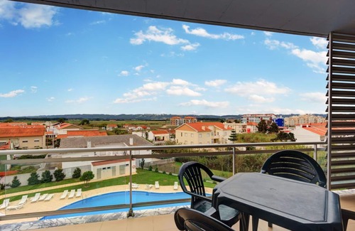 Sao Martinho do Porto Apartment | Stunning 3 BR Sea-View Penthouse (Free Concierge, Games Room, Beach 4 mins)
