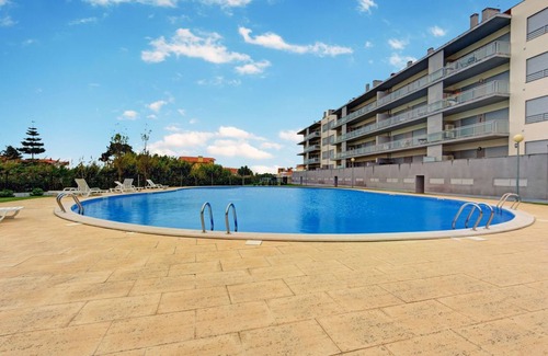 Sao Martinho do Porto Apartment | Stunning 3 BR Sea-View Penthouse (Free Concierge, Games Room, Beach 4 mins)