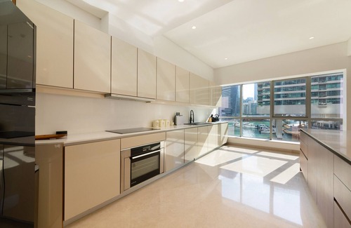 Dubai Marina Villa | Stunning 3-Floor Villa w/Kids Room & Rooftop Terrace over Dubai Marina