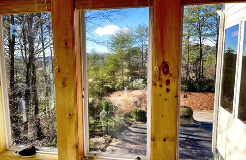 Helen Cabin | Stunning 3 Level Chalet, 3 Miles to Helen, Mountain Views, Fire Pit, Pool, Golf.