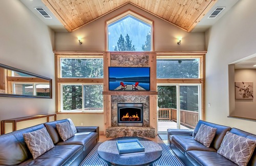 Country Club Estates House | Stunning 3300 sq ft home with game room, pool table, hot tub and more