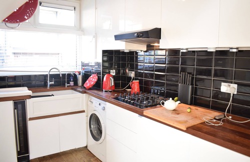 Brixton Apartment | Stunning 3BD Apartment in Brixton!