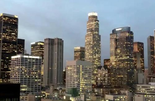 Downtown Los Angeles Apartment | Stunning 3BR High-rise with Pool, Spa & Rooftop Views