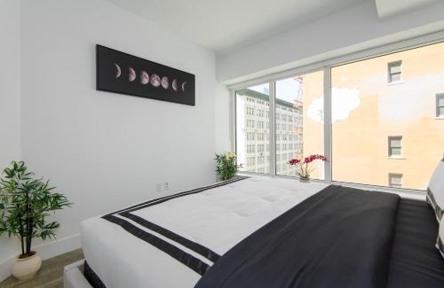 Downtown Los Angeles Apartment | Stunning 3BR High-rise with Pool, Spa & Rooftop Views