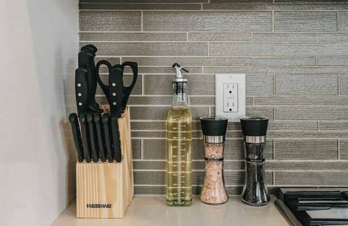 Green Lake Condo | Stunning 3BR Modern Designer TH @ UW & GreenLake
