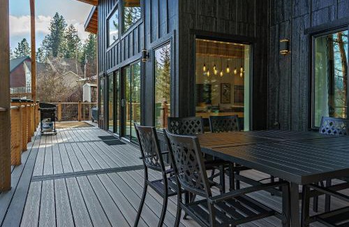 Worley Villa | Stunning 3BR with Lake Access Golf Cart 11 guests