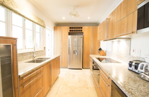 Mullins Villa | Stunning 4 bedroom at exceptional Mullins Beach