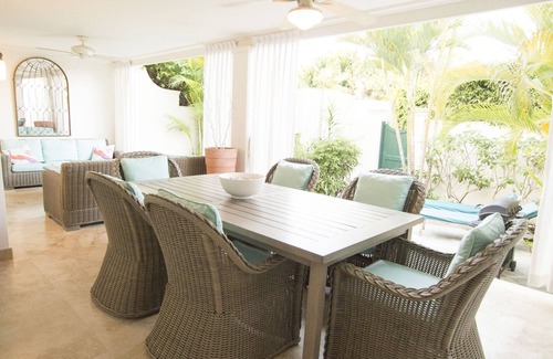 Mullins Villa | Stunning 4 bedroom at exceptional Mullins Beach