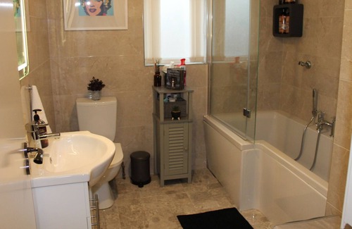 Queens Quarter House | Stunning 4-Bed House in Belfast