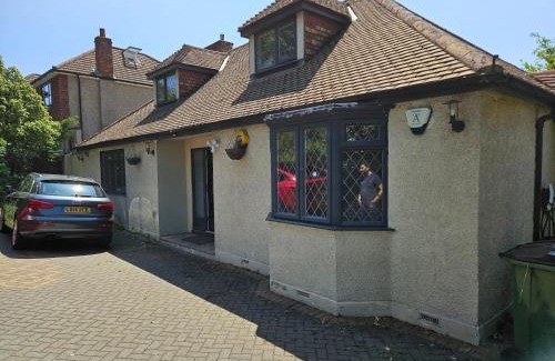 Sutton House | Stunning 4 bed house with huge garden and parking