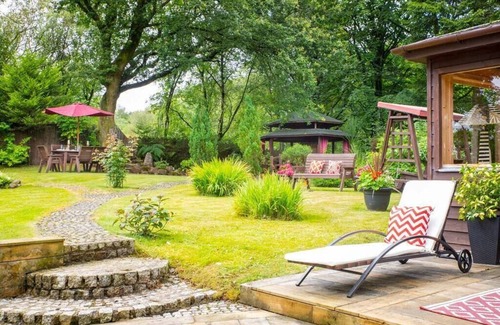 Clydebank House | Stunning 4 bedroom country home with hot tub, 15 minutes from Glasgow west end.