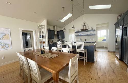 Anne's Land House | Stunning 4 Bedroom Executive Beach House With Access To Quiet Beach