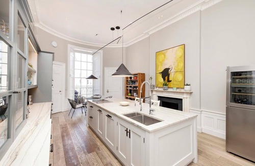 West End House | Stunning 4 bedroom Townhouse in central Edinburgh with garden & private parking