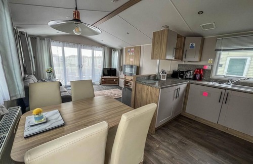 Harwich House | Stunning 4 berth caravan with large decking area at Dovercourt, ref 44204I