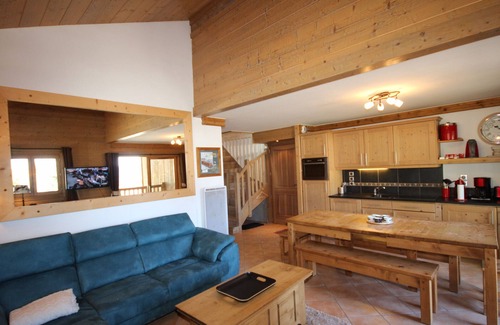 Bisanne 1500 Apartment | Stunning 4-room duplex with garage, 2 bathrooms, near cable car, WiFi