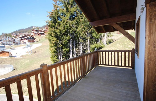 Bisanne 1500 Apartment | Stunning 4-room duplex with garage, 2 bathrooms, near cable car, WiFi