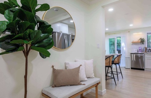 Wallingford House | Stunning 4BR Modern Gem: Near UW and Green Lake!