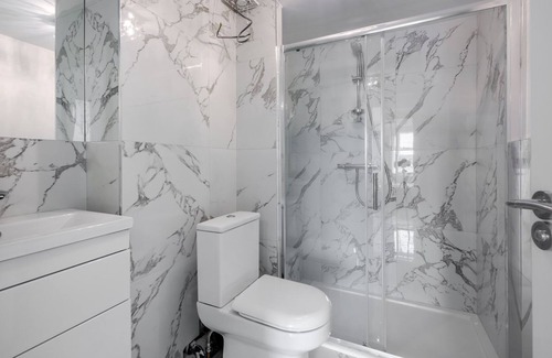Warwick Apartment | Stunning 5-bed 4-bath apartment near in London Victoria