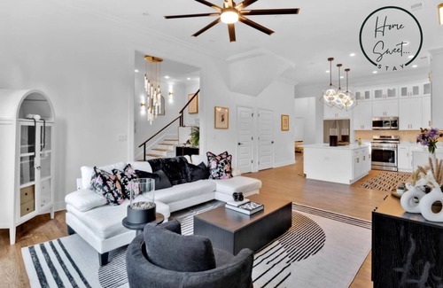 East Point House | Stunning, 5-Bedroom 7-Minutes from Airport in College Park Area of Atlanta