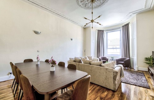 Pollokshields Apartment | Stunning 5 bedroom apt, close to city centre, SEC, Hydro and motorway