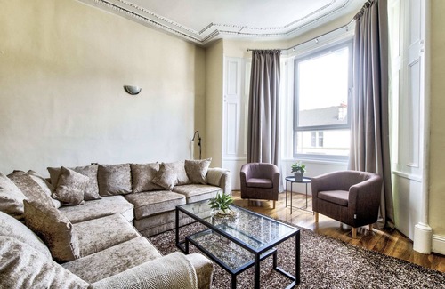 Pollokshields Apartment | Stunning 5 bedroom apt, close to city centre, SEC, Hydro and motorway