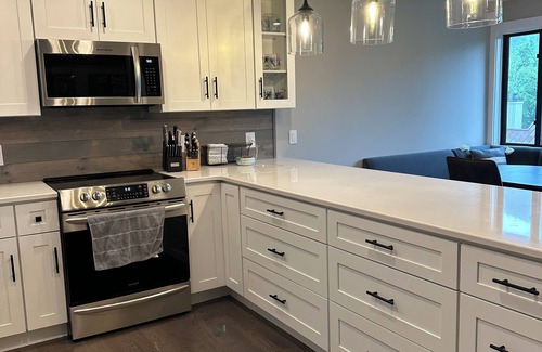 Lincoln House | Stunning 5-bedroom Townhome Across from Loon Mtn with Ski Shuttle