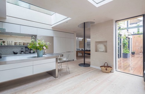 Avonmore and Brook Green House | Stunning 5bed 4bath, with pool