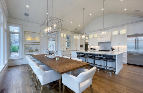 Rosseau Cottage | Stunning 5bed 6bath Family Compound on Lake Rosseau! Sports Court! Sauna! Gym!