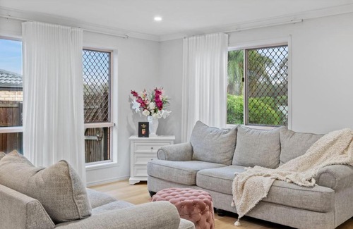 Wishart House | Stunning 5BR Big Modern Home with Parking Malls and Parks