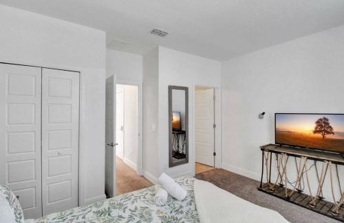 Davenport House | Stunning 5BR Pool Home in Resort
